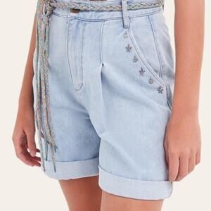 BDG High Rise Mom Shorts Jean denim Light Wash Starfish Charm Detail Size 28